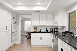 House, Multiple Beds, Pool Access, Garden View (16020-2 Hacienda) | Private kitchen | Fridge, microwave, oven, stovetop