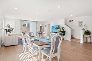 Casa, varias camas, cocina, vista al jardín (7022 Fontana) | Restaurantes