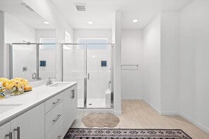 ハウス ベッド (複数台) キッチン ガーデンビュー (7022 Fontana) | バスルーム