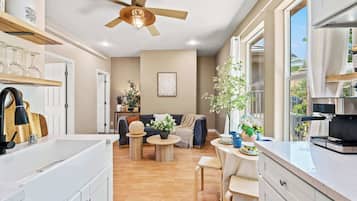 Casa, diversos llits, pati, vistes al jardí (16090 Chino Hills) | Interior