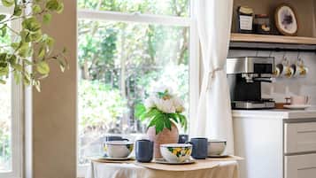 House, Multiple Beds, Patio, Garden View (16090 Chino Hills) | Private kitchen | Fridge, oven, stovetop, coffee/tea maker