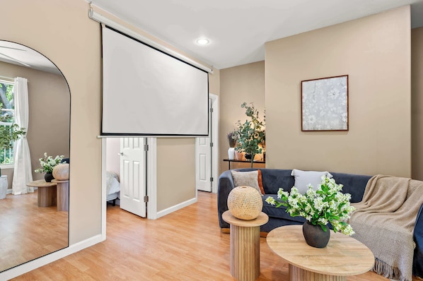 House, Multiple Beds, Patio, Garden View (16090 Chino Hills) | Interior