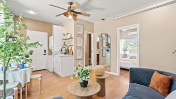 Casa, diversos llits, pati, vistes al jardí (16090 Chino Hills) | Interior