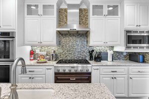 House, Multiple Beds, Pool Access, Pool View (2312 Rowland Heights) | Private kitchen | Fridge, microwave, oven, stovetop