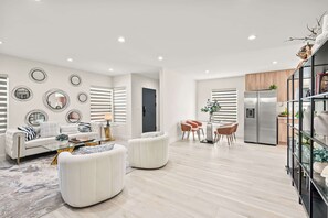 ハウス ベッド (複数台) パティオ ガーデンビュー (325 A-2 West Covina ) | 内装