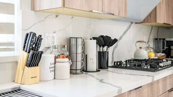 House, Multiple Beds, Patio, Garden View (325 A-2 West Covina ) | Private kitchen | Fridge, microwave, oven, stovetop