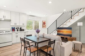 Interior - Modern Home Near Pasadena Garage & Full Kitchen (Alhambra)