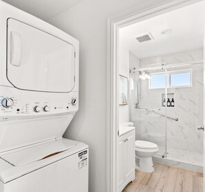 Bathroom - Modern Home Near Pasadena Garage & Full Kitchen (Alhambra)