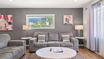 House, Multiple Beds, Patio, Garden View (1131 West Covina) | Living area