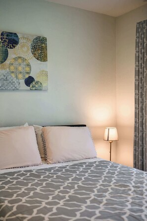 Casa, várias camas, varanda, vista para o jardim (1131 West Covina) | 4 quartos, individualmente decorados, individualmente mobiliados