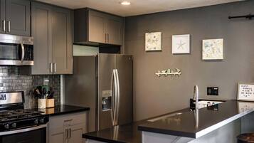 House, Multiple Beds, Patio, Garden View (1131 West Covina) | Private kitchen | Fridge, microwave, stovetop, dishwasher