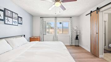 House, Multiple Beds, Patio, Garden View (1477-2 Ontario) | 4 bedrooms, individually decorated, individually furnished, bed sheets