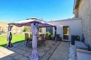House, Berbilang Katil, Patio, Garden View (1477-2 Ontario) | Tempat makan luar
