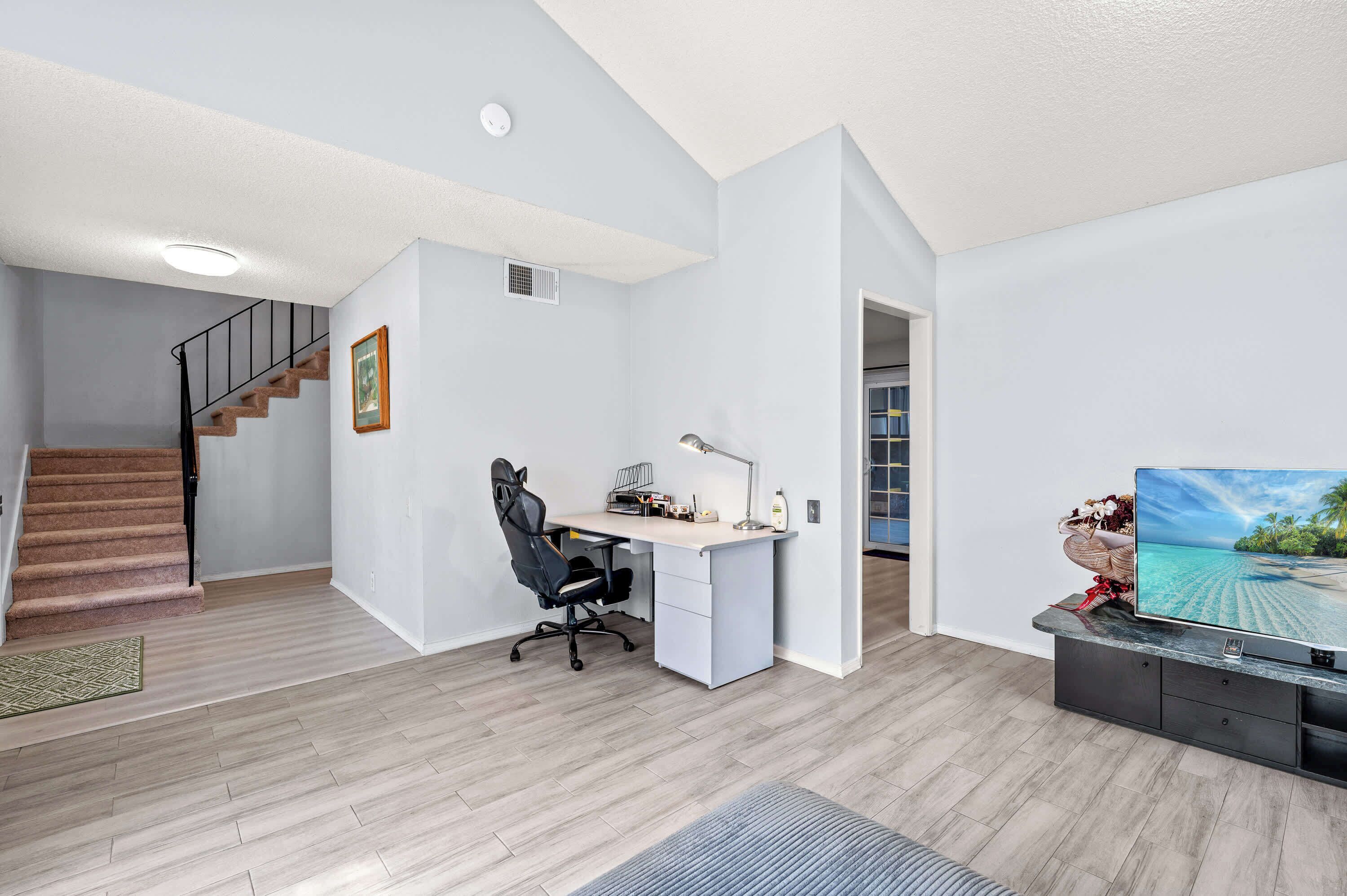 House, Multiple Beds, Patio, Garden View (1477-2 Ontario) | Interior