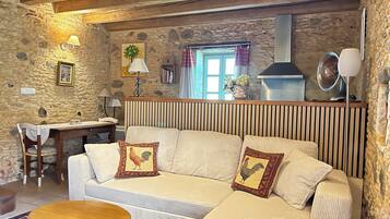 Télévision, lecteur de DVD, livres