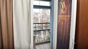 A view from a balcony at the Al Waseem Hotel, featuring a cityscape with buildings and a street. - lora Altahrir hotel (Cairo)