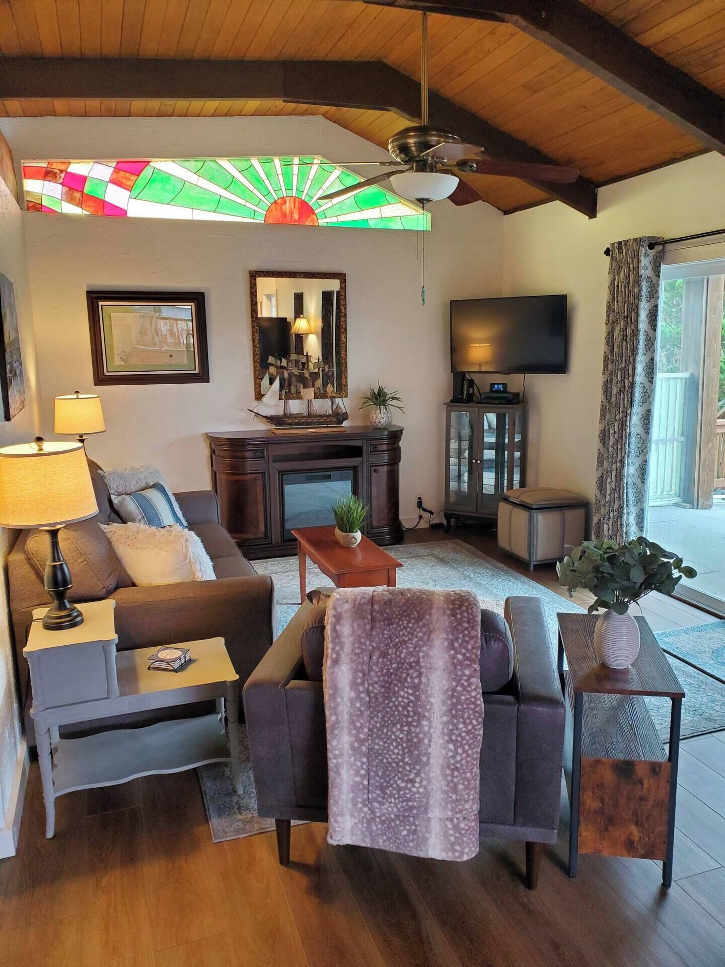 Télévision, cheminée