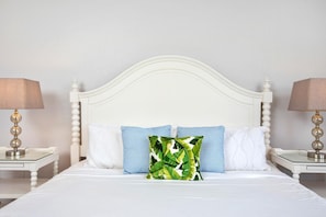 4 chambres, fer et planche à repasser, lit de bébé portatif