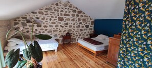 1 غرفة نوم ومكواة/لوح كي وواي فاي وملاءات أسرّة