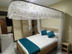 1 dormitorio, tabla de planchar con plancha, wifi y ropa de cama