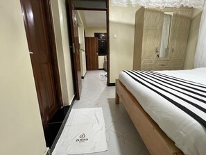 1 多间卧室、熨斗/熨衣板、WiFi、床单