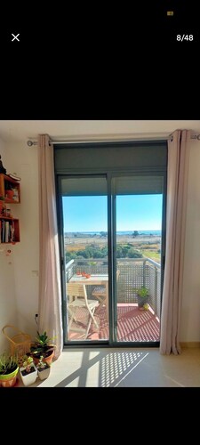 Relaxing stay with panoramic Delta and harbour views.