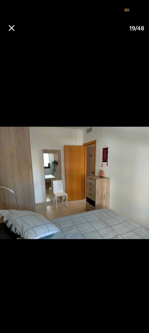 2 bedrooms, iron/ironing board, internet, bed sheets