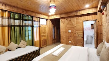 华丽双人房, 山景 | 高档床上用品、记忆海绵床垫、办公桌、笔记本电脑工作区