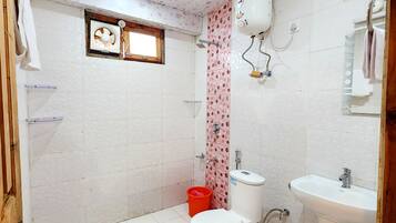 Deluxe Double Room, Mountain View | Bathroom