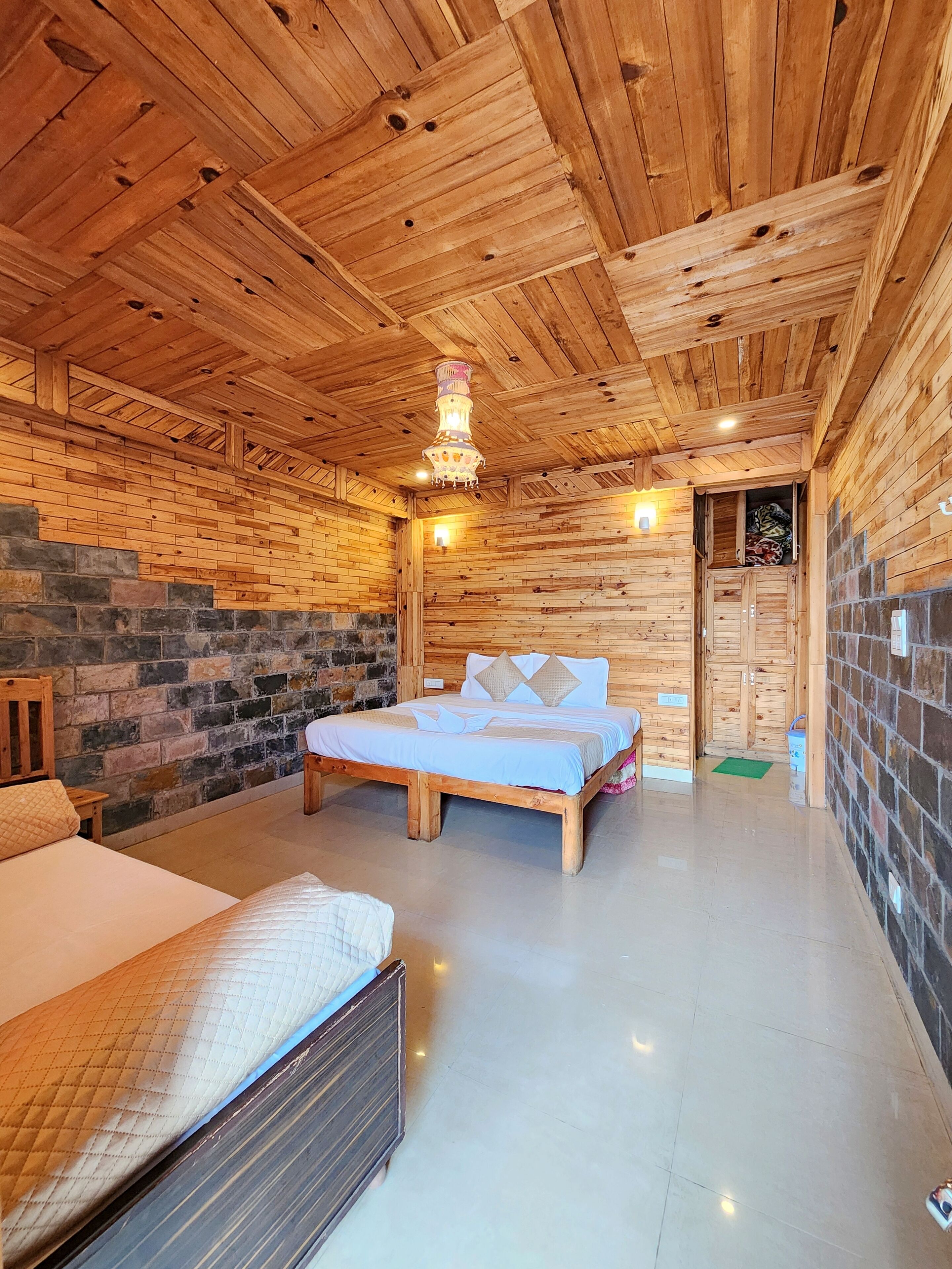 Kamar Double Deluks, pemandangan gunung | Seprai premium, busa memori, meja kerja, dan ruang kerja ramah laptop