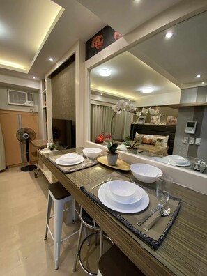 Studio, balcon, vue ville | Coin cuisine privé