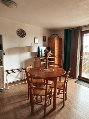 Dining - YCI 66, 2-Star Furnished Apartment - Les Angles (Les Angles)