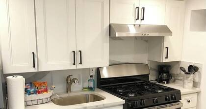 Queens Cozy Suite