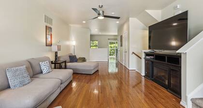 Central Christiana Moderno - 3-BR Townhome in delightful Newark with AC and more