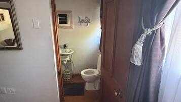 2 sovrum, internet och sängkläder