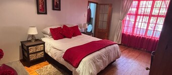 Flat 4 @ 33 On Loop, Ladybrand - Cosy 2 Bedroomed, 2 Bathroom, Lounge & Kitchen.