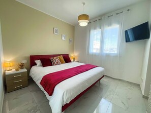 2 bedrooms, iron/ironing board, bed sheets