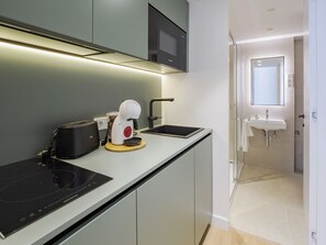 Fridge, microwave, coffee/tea maker, electric kettle