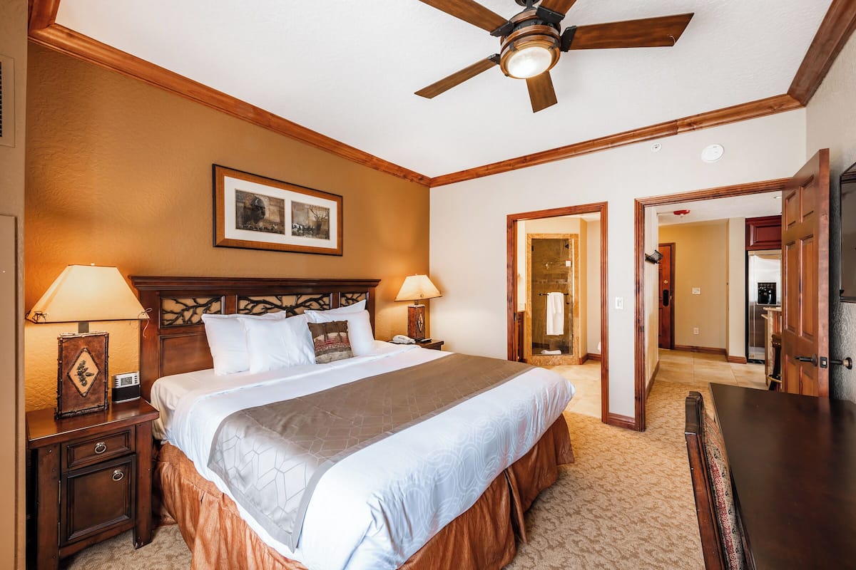 Condo, 4 Bedrooms, Balcony | Hypo-allergenic bedding, down comforters, free cribs/infant beds