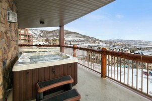 Presidential Condo, 4 Bedrooms, Balcony | Private spa tub