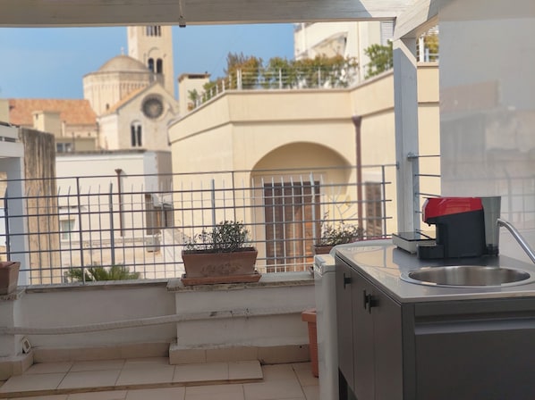 Deluxe Duplex, City View | Terrace/patio