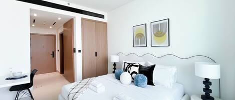 Iron/ironing board, internet, bed sheets