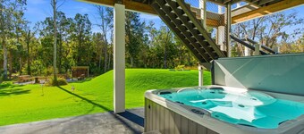 New Modern Homosassa Home Hot Tub, Putting Green