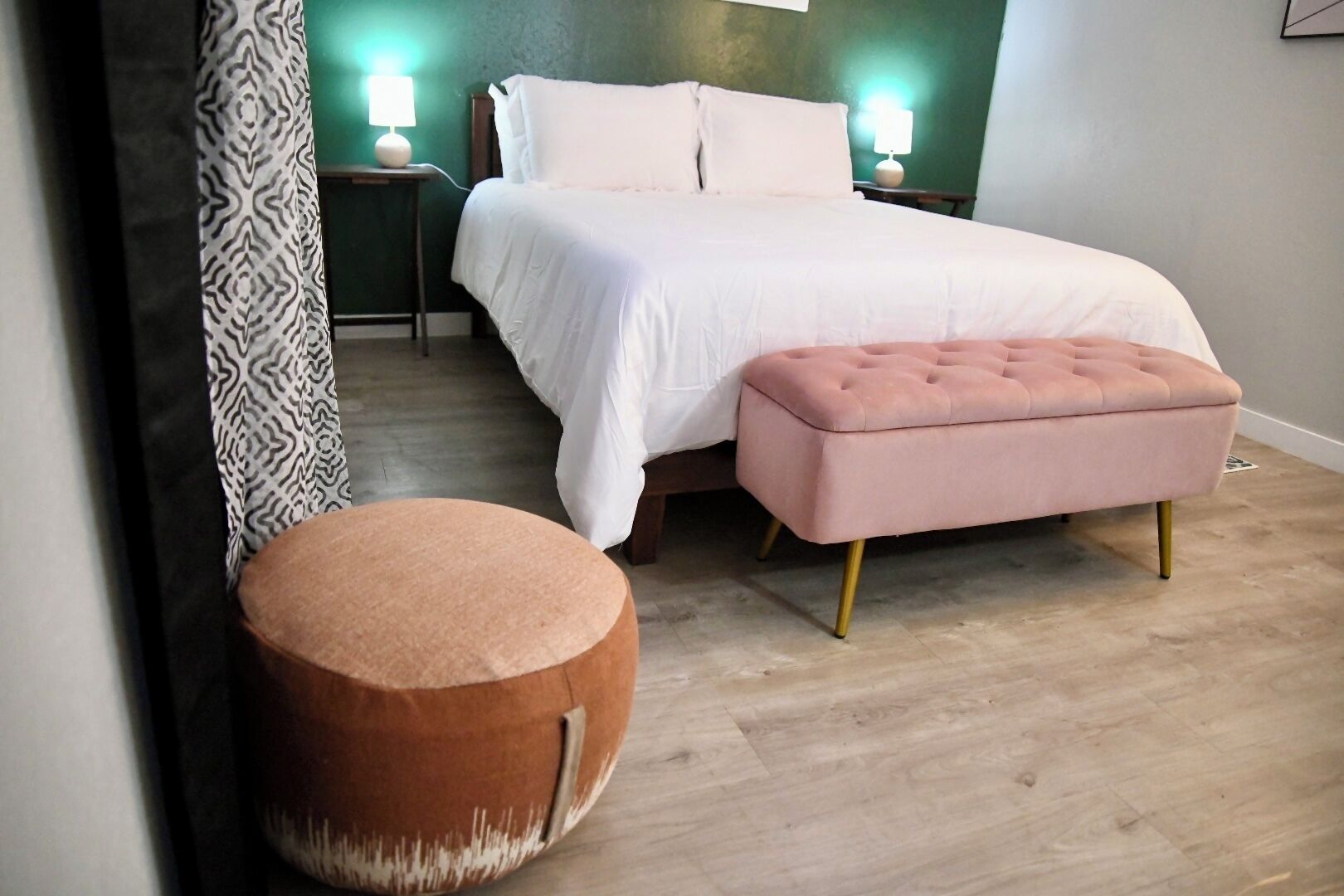 1 habitación, tabla de planchar con plancha, wifi gratis y ropa de cama 