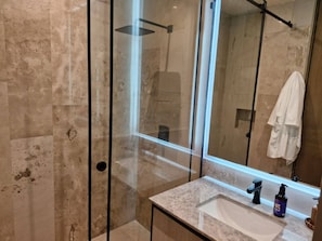 Apartment, 1 Bedroom, Accessible, Balcony | Bathroom