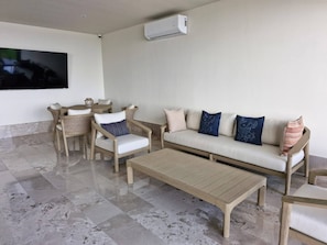 Apartment, 1 Bedroom, Accessible, Balcony | Lounge