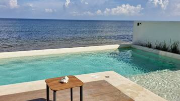 Departamento, 1 habitación, con acceso para personas discapacitadas, balcón | Alberca | Alberca al aire libre