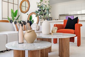 シニア アパートメント | リビング エリア | 50 インチのスマートテレビ (デジタル放送視聴可)