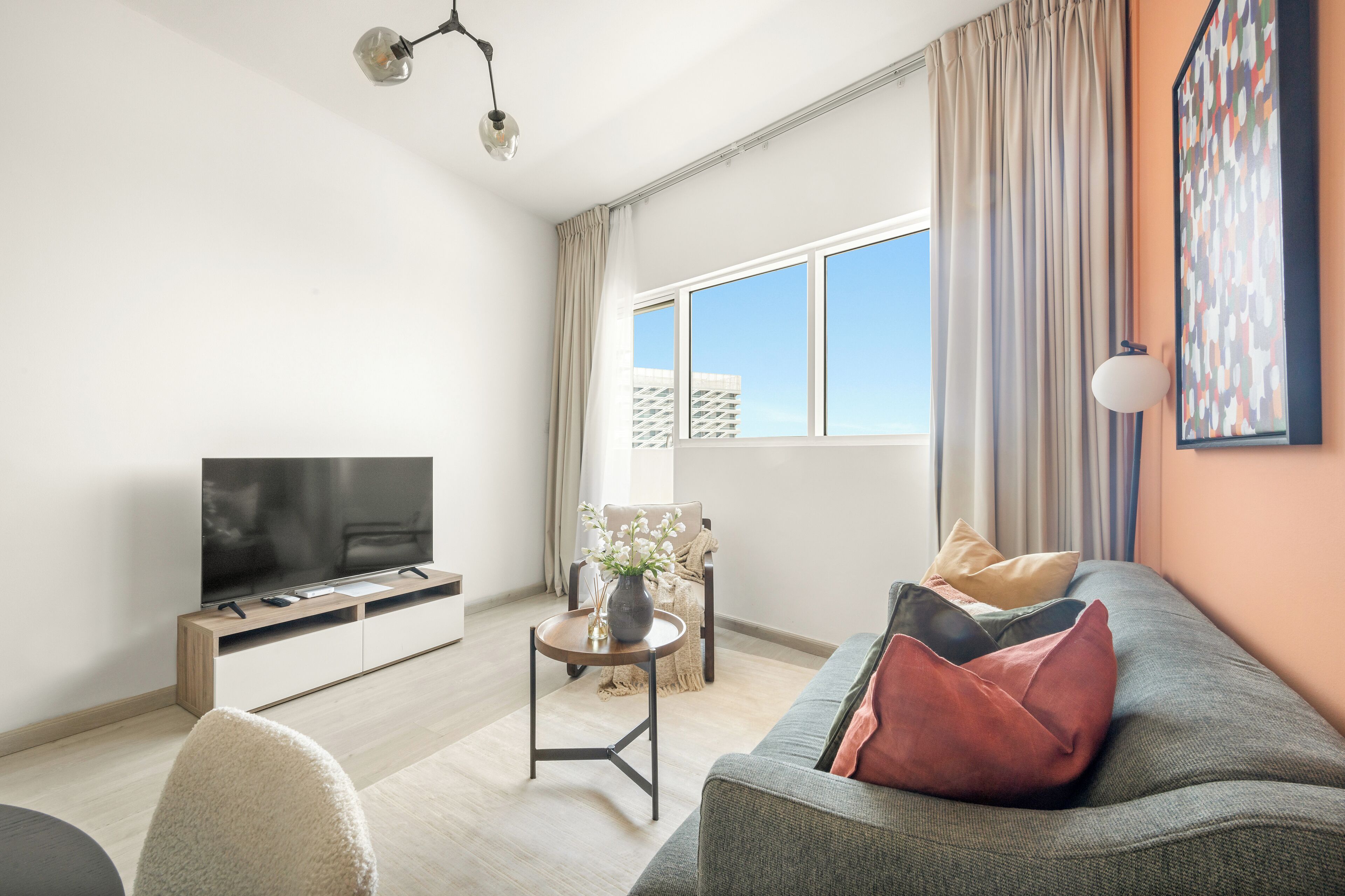 Leilighet – comfort | Oppholdsområde | En 50-tommers smart-TV med digitale kanaler