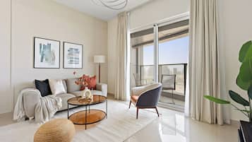 Grand-lejlighed | Opholdsområde | 50-tommers smart-tv med digitale kanaler